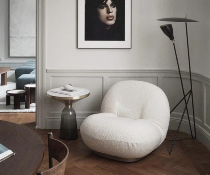 Η πολυθρόνα ZEN είναι ιδανική για όσους αναζητούν μοντέρνες πολυθρόνες με minimal σχεδιασμό και εργονομική άνεση. Με επιλογή σταθερής ή περιστρεφόμενης βάσης και δυνατότητα εξατομίκευσης υφασμάτων, αποτελεί μια ολοκληρωμένη λύση για σύγχρονους οικιακούς και επαγγελματικούς χώρους.