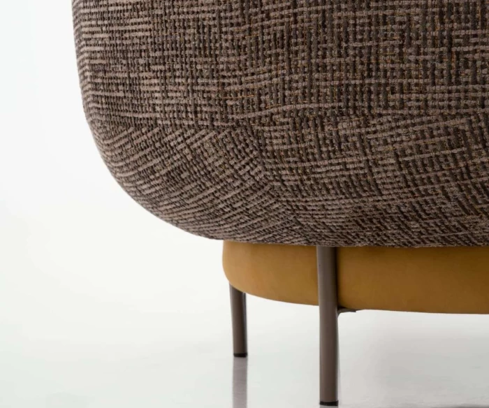 Η πολυθρόνα GAMMA είναι ιδανική για όσους αναζητούν μοντέρνες πολυθρόνες σαλονιού με άνετο κάθισμα και εργονομικό σχεδιασμό. Με στρογγυλή πλάτη και ποιοτικά υλικά, προσφέρει υψηλή αισθητική και καθημερινή χαλάρωση.