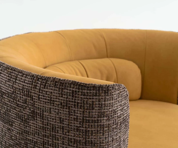 Η πολυθρόνα GAMMA είναι ιδανική για όσους αναζητούν μοντέρνες πολυθρόνες σαλονιού με άνετο κάθισμα και εργονομικό σχεδιασμό. Με στρογγυλή πλάτη και ποιοτικά υλικά, προσφέρει υψηλή αισθητική και καθημερινή χαλάρωση.