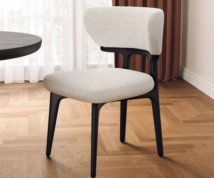 Η καρέκλα SONIA είναι ιδανική για όσους αναζητούν μοντέρνες καρέκλες τραπεζαρίας με ξύλινο σκελετό και άνετο κάθισμα. Με mid-century design και υψηλή ποιότητα κατασκευής, αποτελεί εξαιρετική επιλογή για κάθε σύγχρονο χώρο.