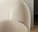 Η πολυθρόνα ZEN είναι ιδανική για όσους αναζητούν μοντέρνες πολυθρόνες με minimal σχεδιασμό και εργονομική άνεση. Με επιλογή σταθερής ή περιστρεφόμενης βάσης και δυνατότητα εξατομίκευσης υφασμάτων, αποτελεί μια ολοκληρωμένη λύση για σύγχρονους οικιακούς και επαγγελματικούς χώρους.