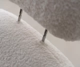 Η πολυθρόνα PUFF αποτελεί μια ιδανική επιλογή για όσους αναζητούν κουνιστές πολυθρόνες σαλονιού με μοντέρνο σχεδιασμό και υψηλή άνεση. Συνδυάζει εργονομία, ποιοτικά υλικά και minimal αισθητική, προσφέροντας μια ολοκληρωμένη λύση για χαλάρωση σε κάθε σύγχρονο χώρο.